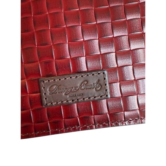 Dooney & Bourke Basketweave Wristlet Bag Burgundy Leather - Picture 2 of 5